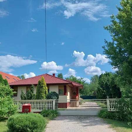 Mango Vendeghaz Балатонсарсо